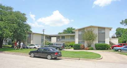 Chaparral Apartments in Fort Worth, TX - Building Photo - Building Photo