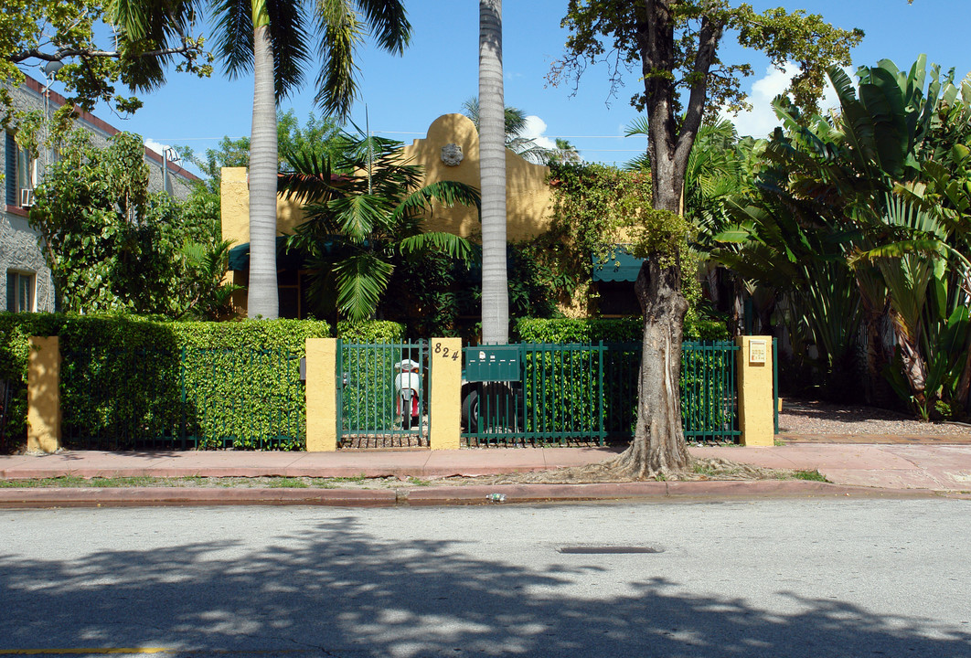 824 Jefferson Ave in Miami Beach, FL - Foto de edificio