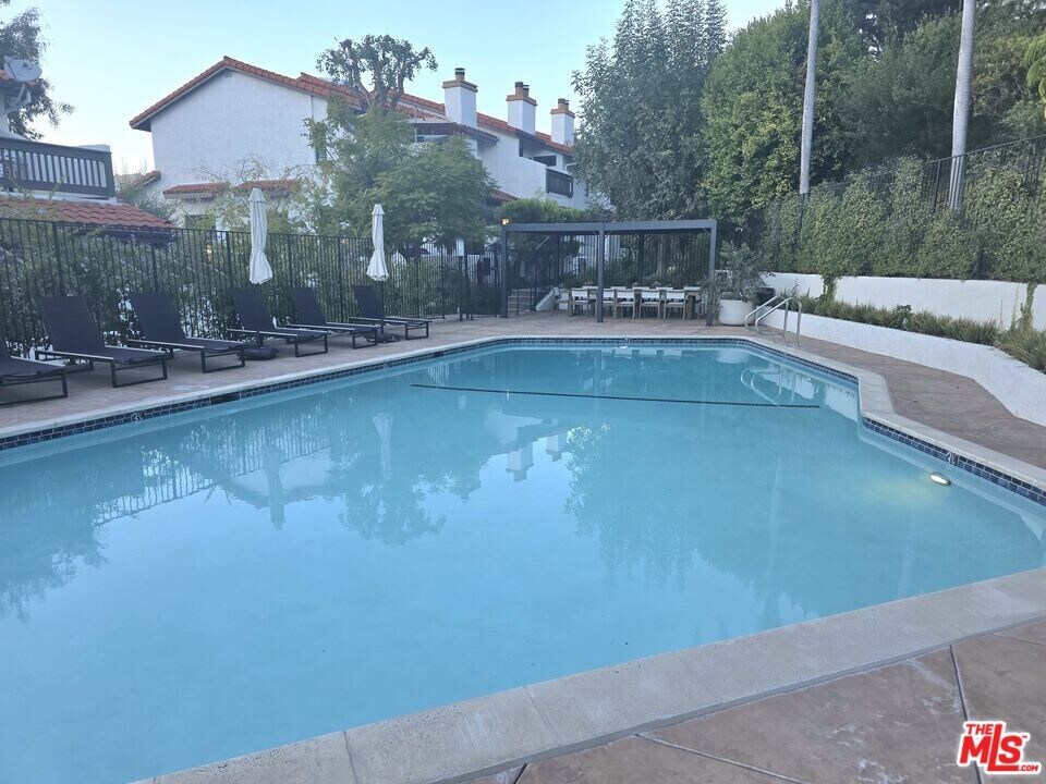 1654 Michael Ln in Los Angeles, CA - Foto de edificio