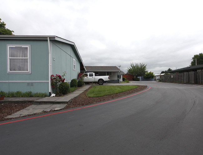 21910 SE Stark St in Gresham, OR - Building Photo - Building Photo