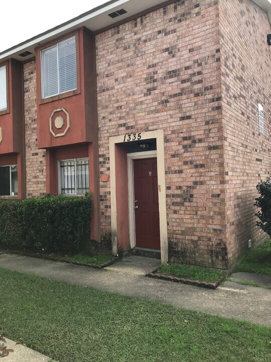 8911 GSRI Ave in Baton Rouge, LA - Building Photo