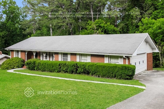 1599 Knob Hill Dr NE in Atlanta, GA - Foto de edificio - Building Photo