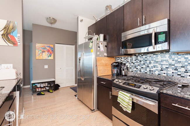 757 N Orleans St in Chicago, IL - Building Photo - Building Photo