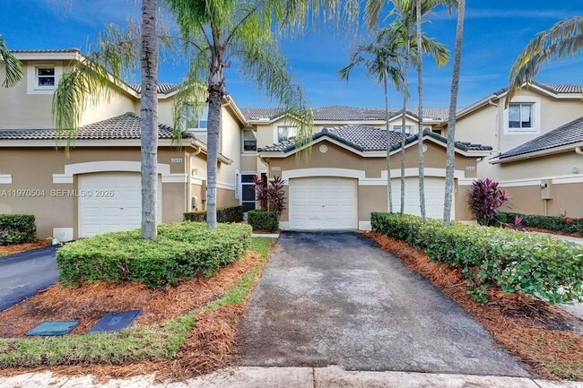 2590 Cordoba Bend in Weston, FL - Foto de edificio - Building Photo