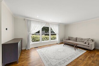 215 Longridge Ct in Naperville, IL - Building Photo - Building Photo