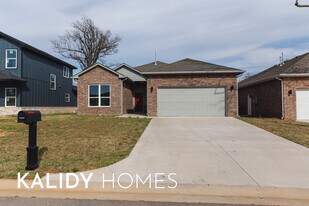 504 Remington Ave in Jones, OK - Building Photo