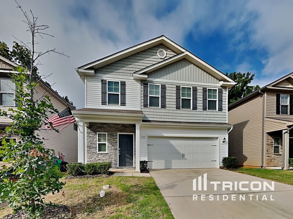134 Spring Knoll Dr in Charlotte, NC - Building Photo