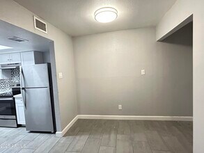 9618 N 5th St in Phoenix, AZ - Foto de edificio - Building Photo