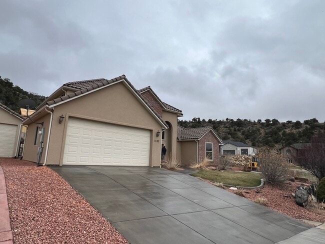 1082 E Matchstick Way in Cedar City, UT - Building Photo - Building Photo