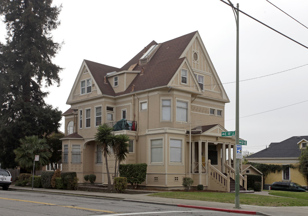 1746 10th Ave in Oakland, CA - Building Photo