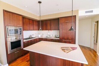10700 NE 4th St in Bellevue, WA - Building Photo - Building Photo