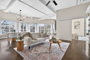 66 Bay St S in Hamilton, ON - Building Photo