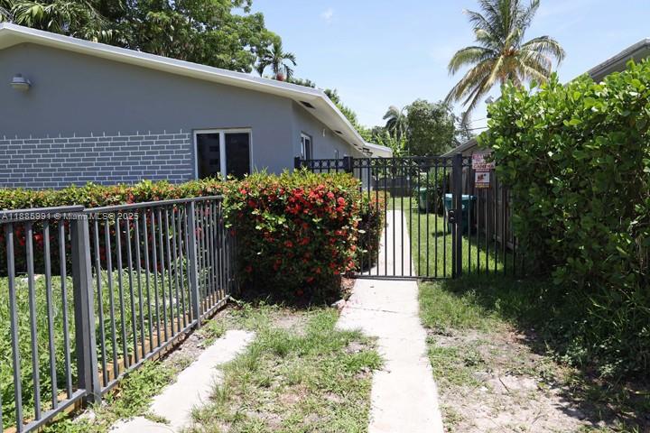 1283 NE 109th St in Miami, FL - Foto de edificio