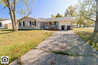 5104 Eastwick Dr in Fort Wayne, IN - Foto de edificio - Building Photo