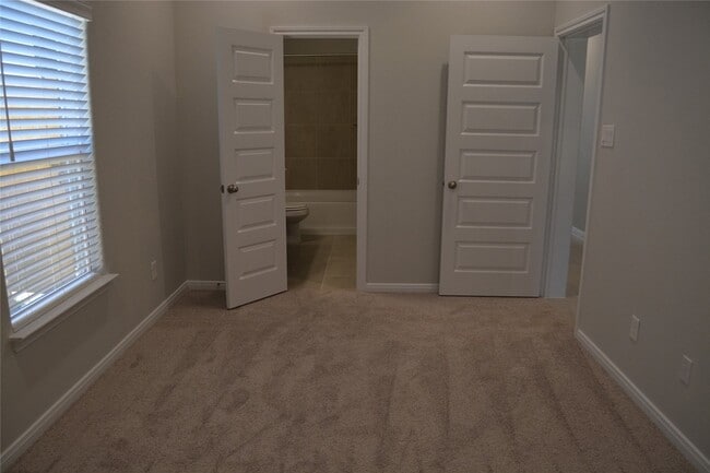 11816 E Gate Dr in Willis, TX - Building Photo - Building Photo