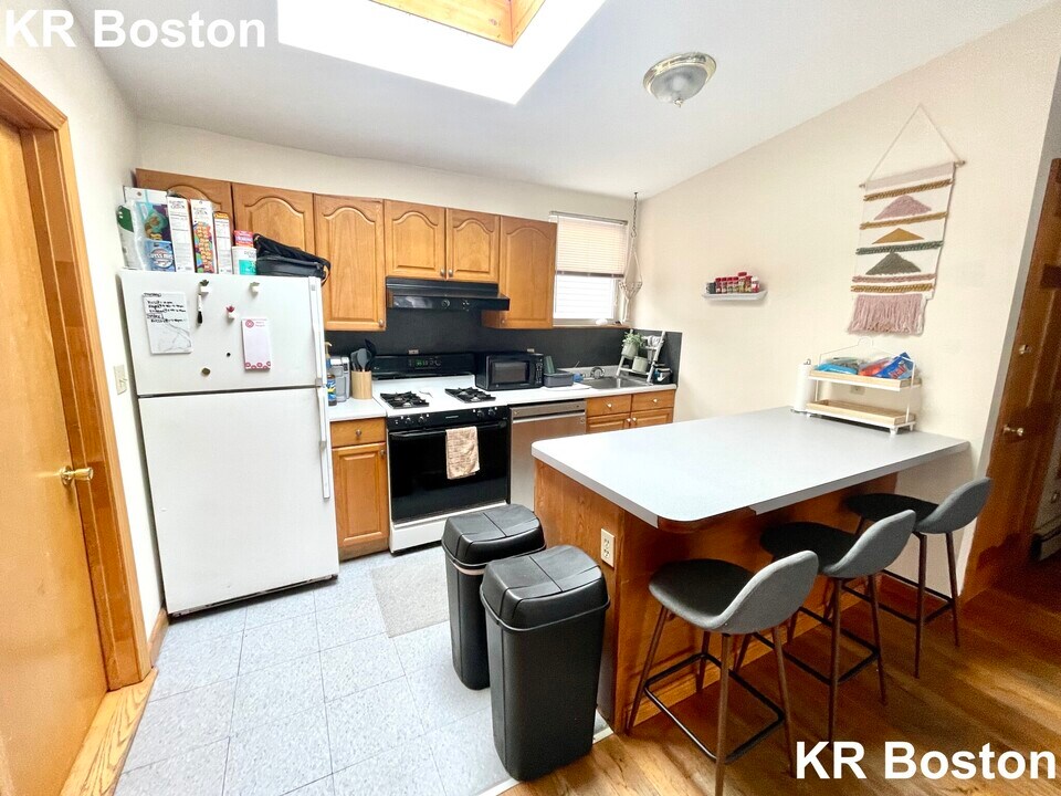 551 Washington St in Boston, MA - Building Photo