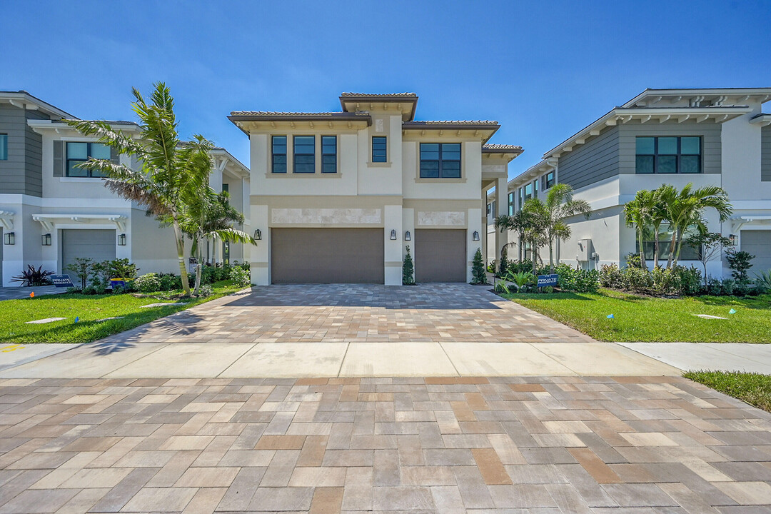 13037 Feathering Wy in Palm Beach Gardens, FL - Building Photo