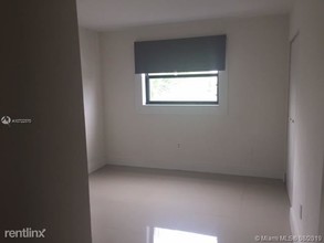 8185 NW 7th St-Unit -Apt 415 in Miami, FL - Building Photo - Building Photo