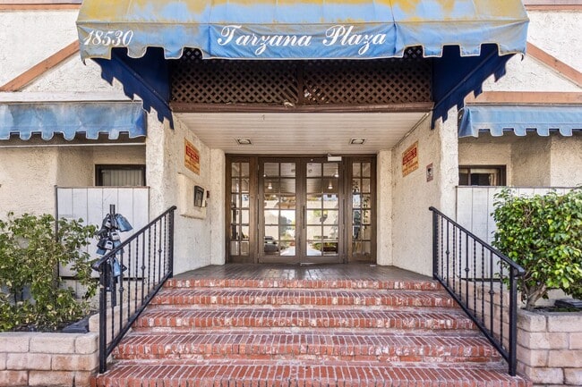 18530 Hatteras St in Los Angeles, CA - Foto de edificio - Building Photo