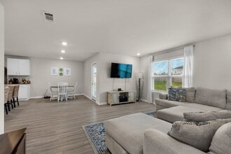 924 Sandbar Loop in Crestview, FL - Building Photo - Building Photo