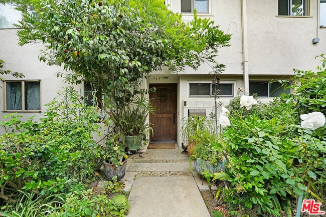 271 S Barrington Ave in Los Angeles, CA - Building Photo - Building Photo