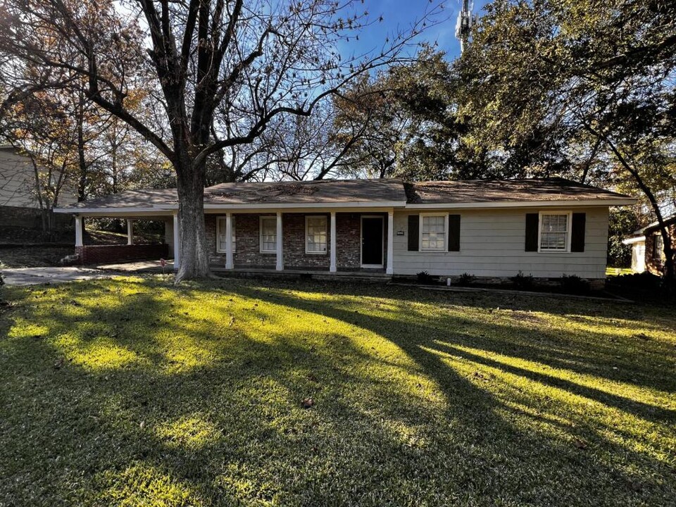 229 Maywood Cir in Jackson, MS - Building Photo