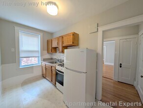 156-158 Summer St Unit #304 in Somerville, MA - Building Photo - Building Photo