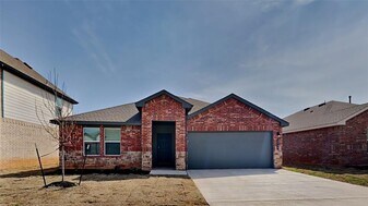10232 NW 28th Terrace in Yukon, OK - Building Photo
