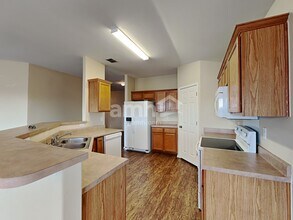 8055 Chisos Oak Dr in San Antonio, TX - Building Photo - Building Photo