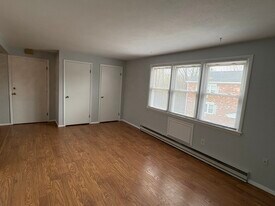 53 Hiltbrand Rd in Bristol, CT - Building Photo