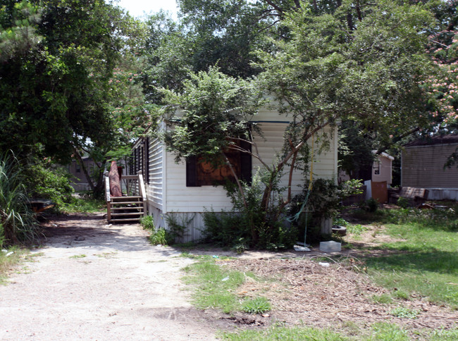 Seagrove Village in Leland, NC - Building Photo - Building Photo