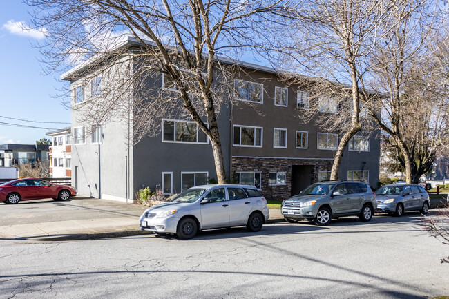 375 Garden Dr N in Vancouver, BC - Building Photo - Primary Photo