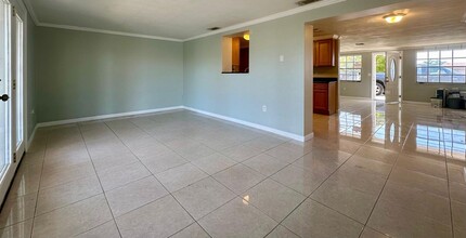 2812 4th Isle in Hudson, FL - Foto de edificio - Building Photo