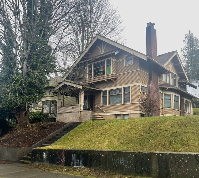 property at 906 N Garden St