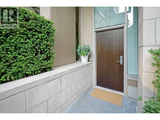 1045 Richards St in Vancouver, BC - Building Photo - Building Photo