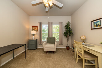 Quarters at Cambridge Apartments & Townhomes in Wichita, KS - Foto de edificio - Interior Photo