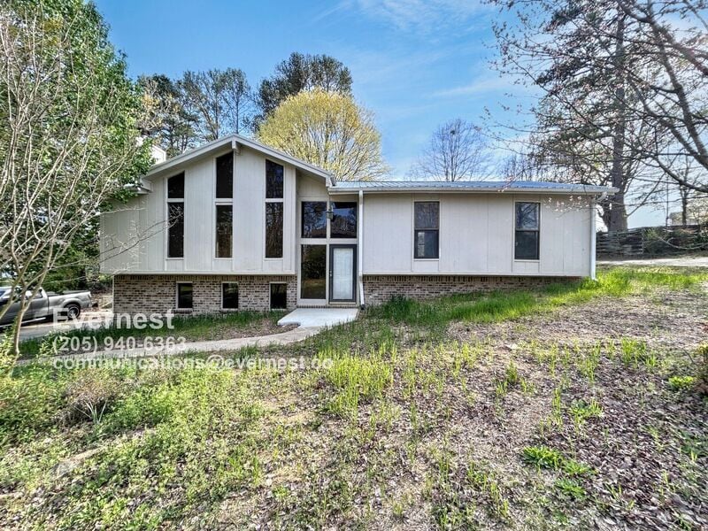 1226 Thompson Rd in Alabaster, AL - Building Photo