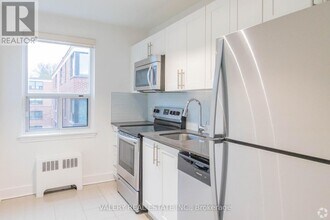 3015 Queen St E in Toronto, ON - Building Photo - Building Photo