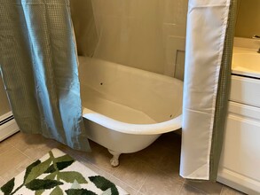 36 Walnut St, Unit Furnished 1 Bedroom in Northampton, MA - Foto de edificio - Building Photo