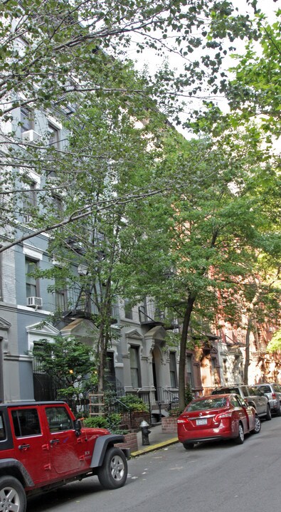 411 E 82nd St in New York, NY - Building Photo