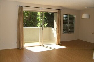 11838 Goshen Ave in Los Angeles, CA - Foto de edificio - Building Photo