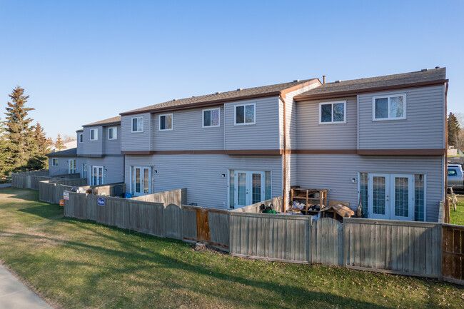 908 Ranchlands Blvd NW in Calgary, AB - Building Photo - Building Photo