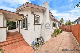 5150 S Manhattan Pl in Los Angeles, CA - Foto de edificio - Building Photo