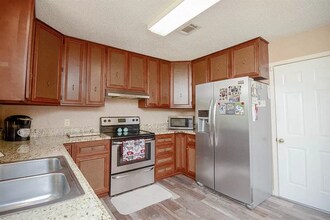 224 Olive St in Huntsville, TX - Building Photo - Building Photo