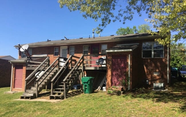323 Branders Bridge Rd in Colonial Heights, VA - Building Photo - Building Photo