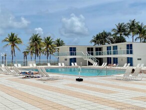 5445 Collins Ave, Unit 528 in Miami, FL - Building Photo - Building Photo