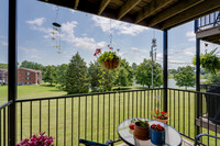 Green Valley Apartments in La Grange, KY - Foto de edificio - Building Photo