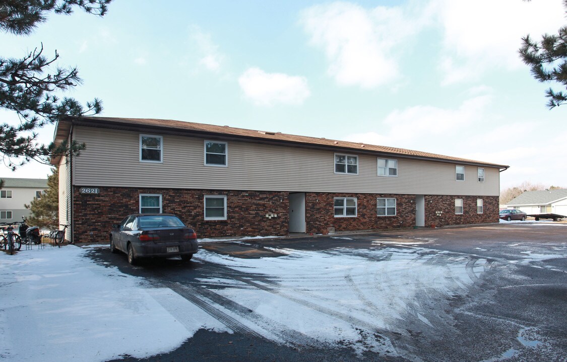 2621 Nelson Dr in Menomonie, WI - Building Photo