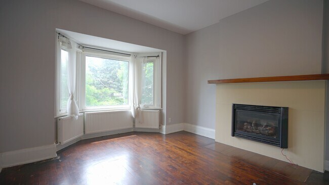 128 Grenadier Rd in Toronto, ON - Building Photo - Building Photo