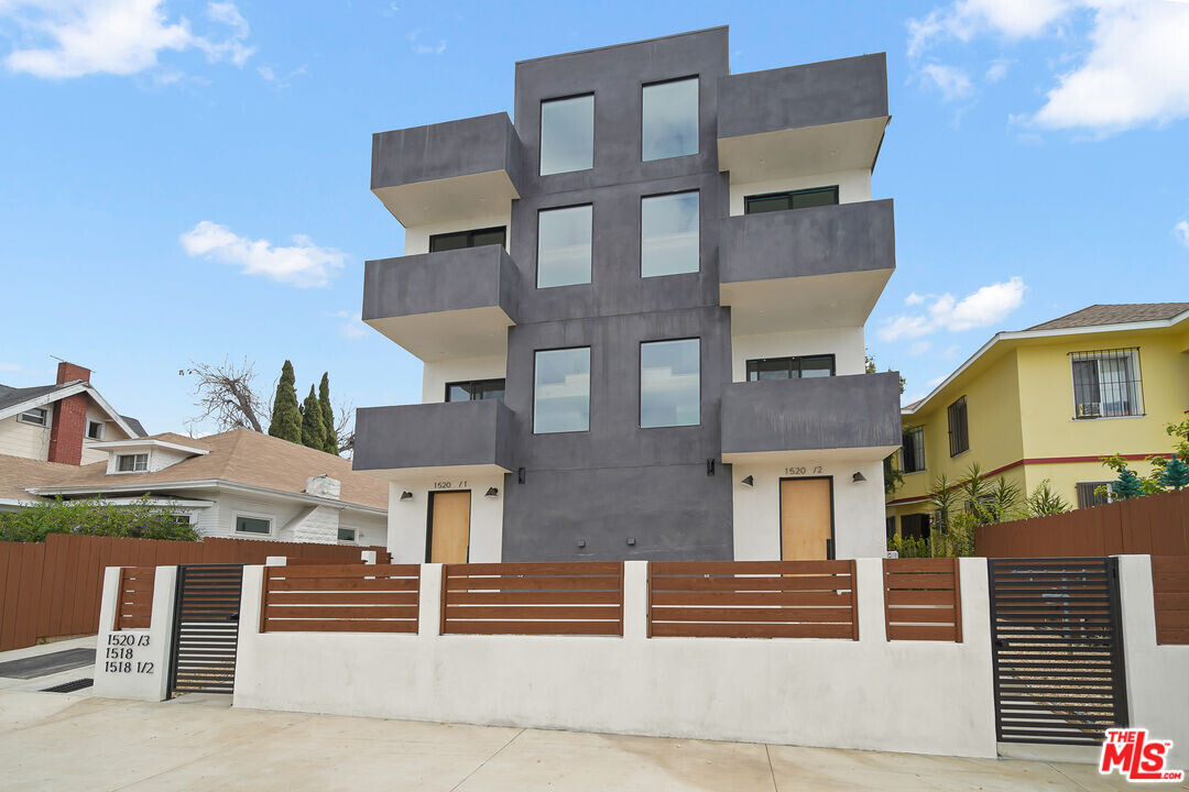 1518 Magnolia Ave in Los Angeles, CA - Building Photo